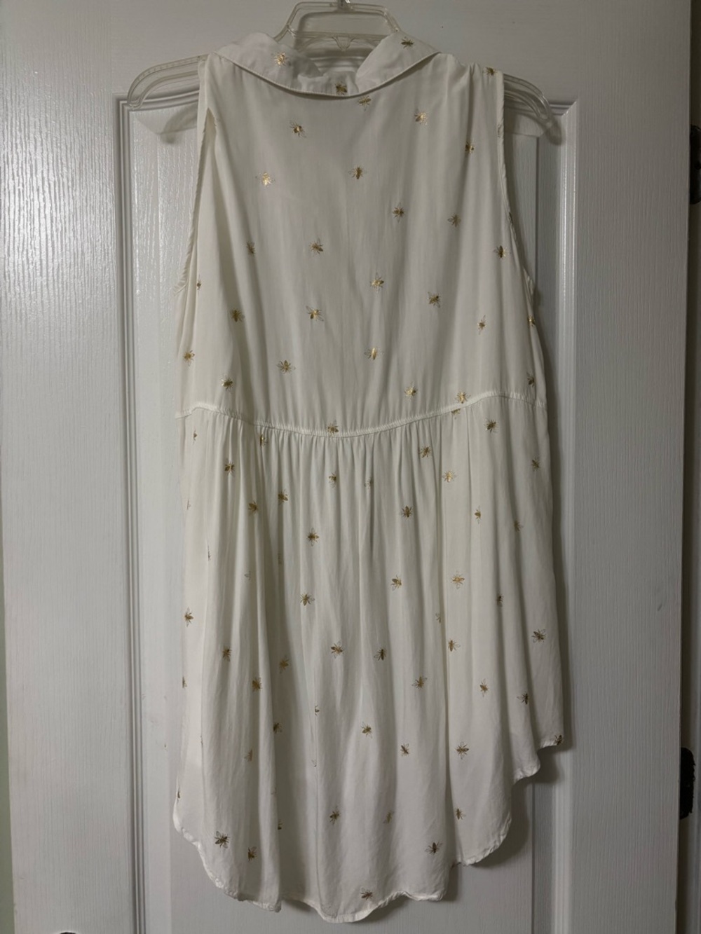 Solitaire White Sleeveless Button-Front Blouse with Gold Bees Embroidered. - Picture 5 of 7